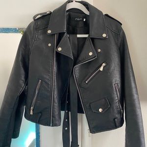 🖤Faux leather jacket w/ removable belt NEVER WORN